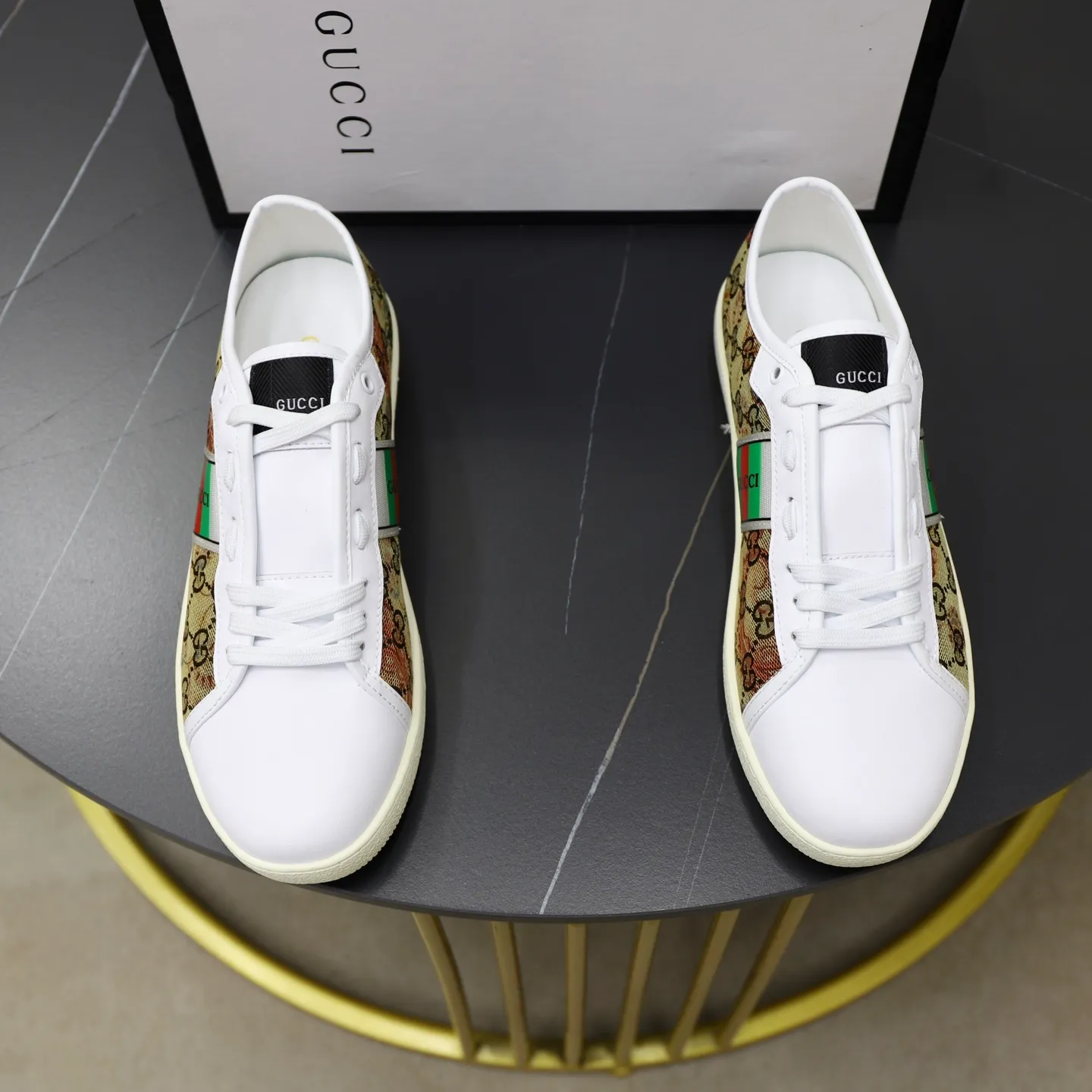 Ex-factory price: 400💰🙅‍♂️🙅‍♂️🙅‍♂️ Brand: GUCCI Standard code: 38-44 (45 customized) Grade: Same as the official website Material: Original material splicing Comfortable and breathable lining Lightweight and wear-resistant sports outsole Style category: Men's fashionable casual shoes Running sneakers Distinguished luxury brand elements Top luxury Color: actual picture color